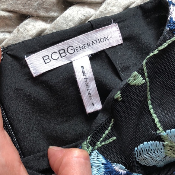 BCBG Pencil Skirt size 4 - Picture 4 of 6